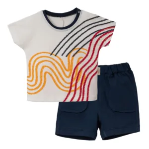Σετ Μπλούζα & Σορτς με Γραμμικό Σχέδιο - Δροσερό Στυλ για τις Καλοκαιρινές Περιπέτειες!