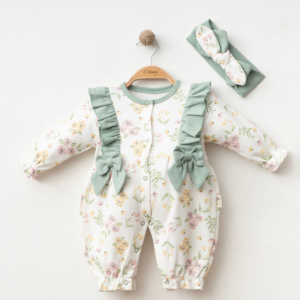 "Floral Whispers": Βρεφικό Ολόσωμο Ρουχαλάκι με Βολάν & Στέκα με Λουλούδια