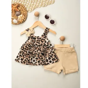 "Wild Chic": Βρεφικό Τοπ με Λεοπάρ Βολάν & Μπεζ Κορντελένιο Σορτς